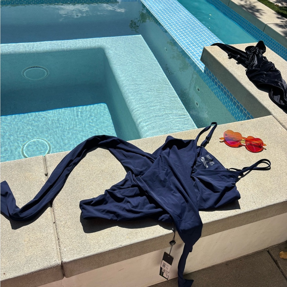 BADGLEY MISHKA size medium one piece slimming suit